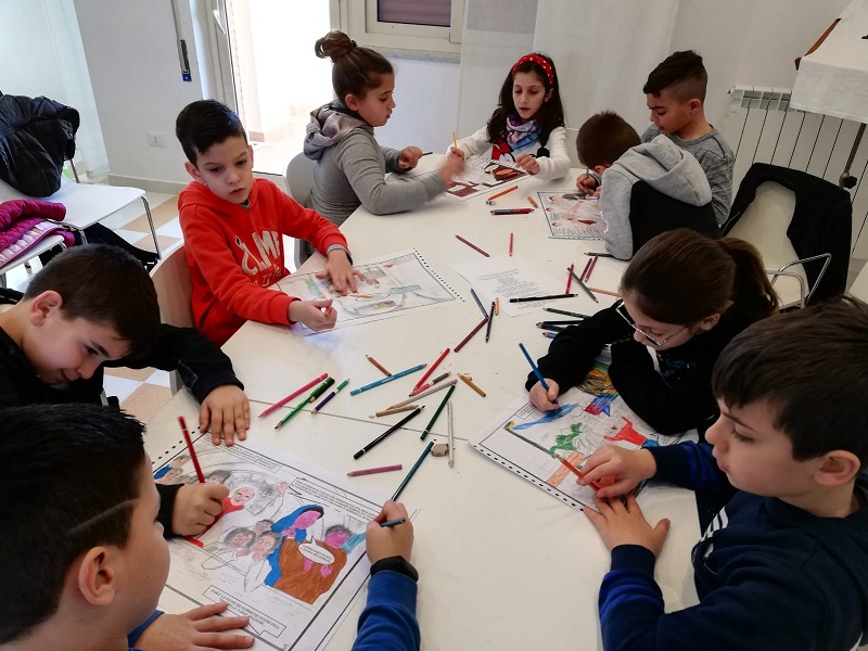Gli alunni della 3D fanno attività presso l'aula didattica della casa-museo del Beato Puglisi